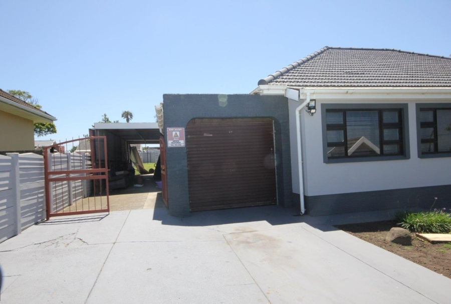 4 Bedroom Property for Sale in Sunnyridge Eastern Cape